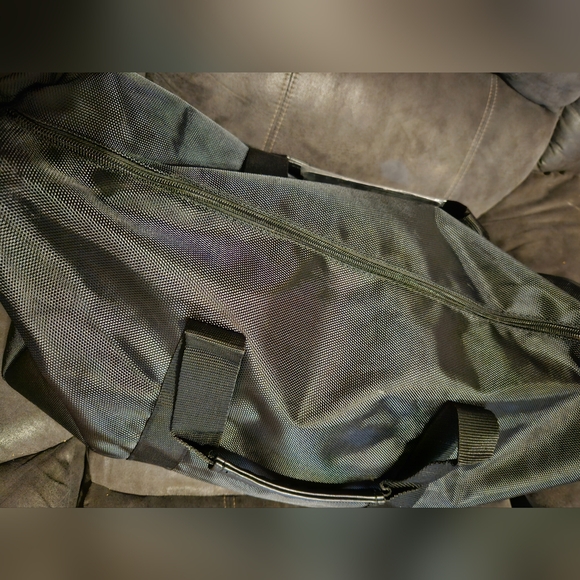 PERRY ELLIS Black Duffle Bag NWT - Picture 9 of 12